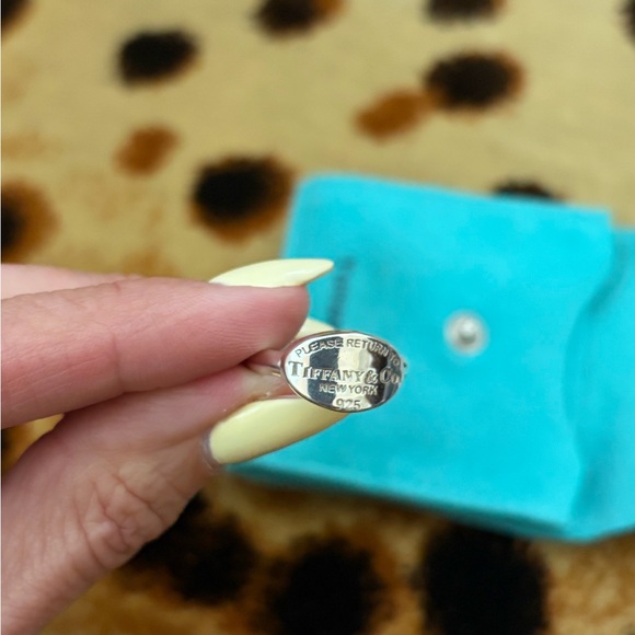 Tiffany & Co. VINTAGE perfect condition Sterling Silver Oval Signet Ring - Picture 3 of 7